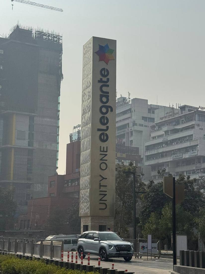 Unity One Elegante gold tower pylon